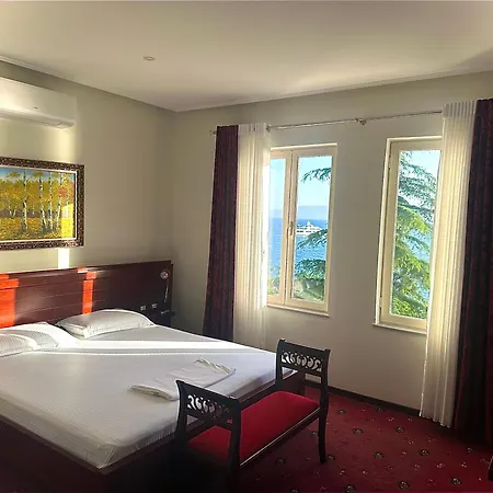 Hotel Duraku 4*
